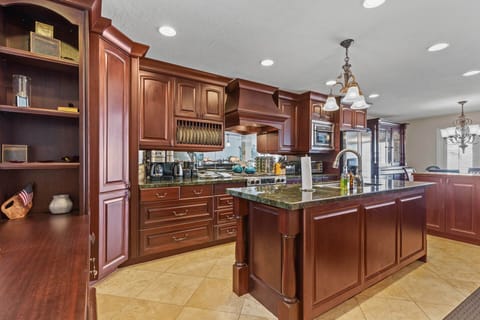 Vacation Rentals in Park City at Park West Village 1700: Fully-equipped modern kitchen