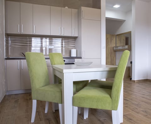 Dining table and chairs to enjoy the meal with your family and friends
