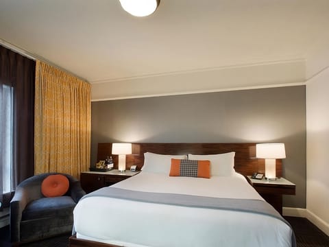 Unit with King bed. Exact unit will be assigned upon arrival. Views, colors and decor may vary.
