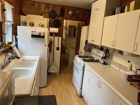 Galley kitchen with basics & serviceware, gas stove, portible dishwasher