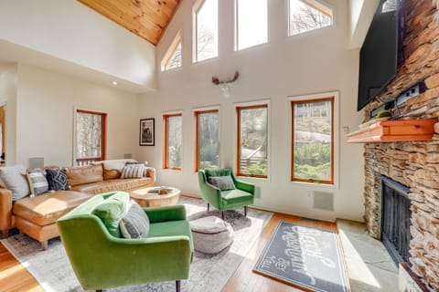 Beech Mountain Vacation Rental | 3BR | 2.5BA | Stairs Required | 2,117 Sq Ft