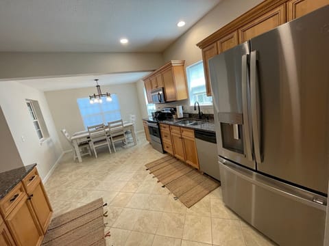 large dining area great for entertaining