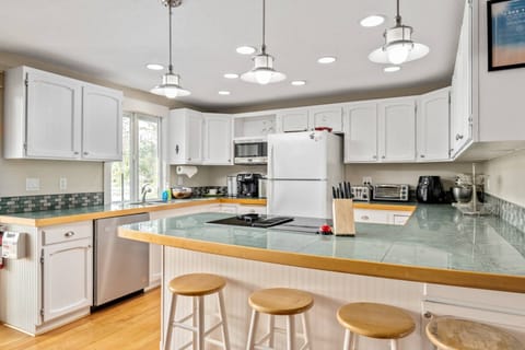 "Enjoyed all the comforts of home and a fully stocked kitchen PLUS kayaks to take out on the lake. Wouldn’t change a thing about this place!" -Allison