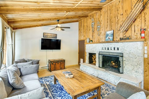 Graegle Vacation Rental | 3BR | 2.5BA | 1,456 Sq Ft | Stairs Required