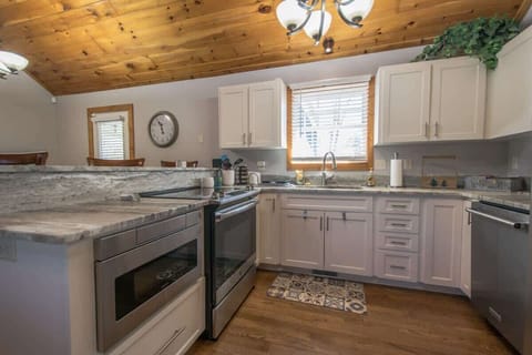 Prepare and cook your favorite food in this Kitchen, Fully stocked with all the basics that you need.