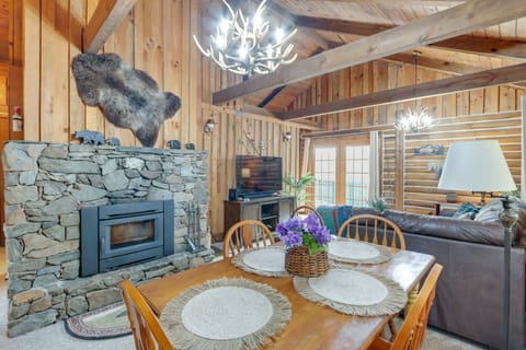 Murphy Vacation Rental | 2BR | 2BA | 1,350 Sq Ft | Stairs Required