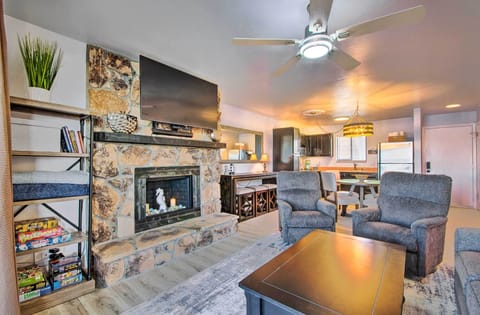 Living Room | Single Story | Free WiFi | Central Heat & A/C