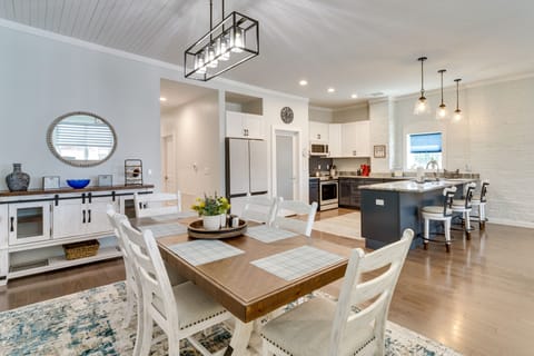 Dining Room | Dishware/Flatware Provided
