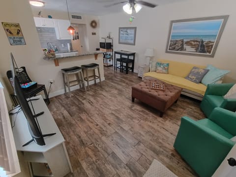 Welcome to your vacation. Enjoy the beach vibe as soon as you walk in the door.