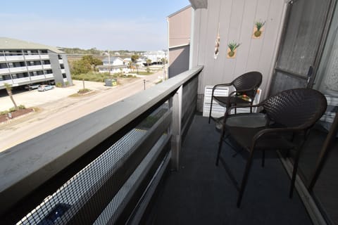 Step outside, feel the ocean breeze, & smell the salt in the air!