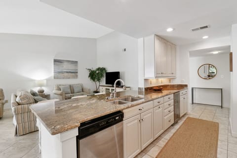 1690 Bluff Villas | Kitchen - 1690 Bluff Villas | Kitchen