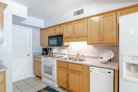 Fully-equipped kitchen