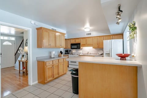 Fully-equipped kitchen