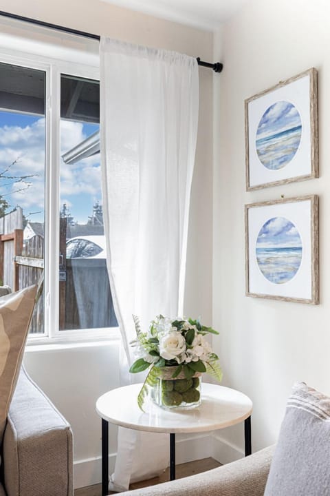 Dog Friendly Cozy Remodeled Shoreline Rambler House in Shoreline