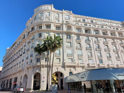 Palais Miramar, Cannes Boulevard de la Croisette. 