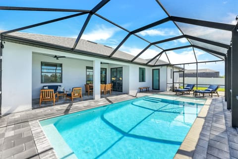 Beautiful pool with ledge for tanning or little ones at play