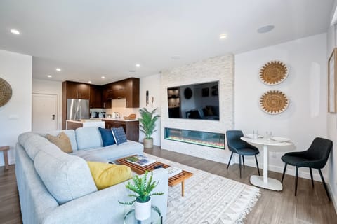 Welcome to La Costa Lujo, where luxury meets relaxation.