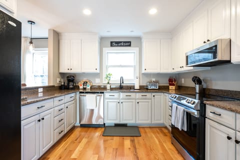 Fully updated and stocked kitchen with new stainless appliances