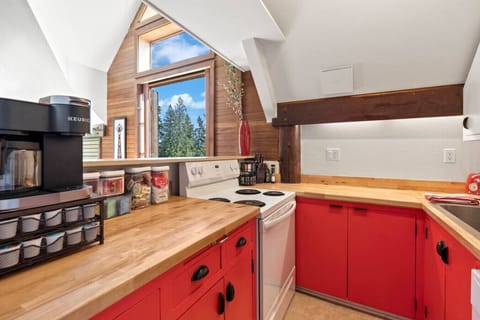 Beautiful open kitchen for easy entertaining!