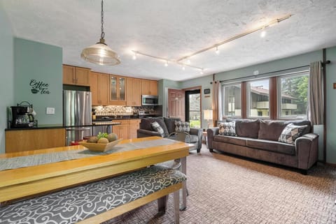 Welcome!  We look forward to hosting you! - Great condo right at the base of Boyne Mountain.  Three bedrooms and two bathrooms.  Plenty of seating in the den and renovated throughout.  Just the right place to enjoy Boyne all 4 seasons.