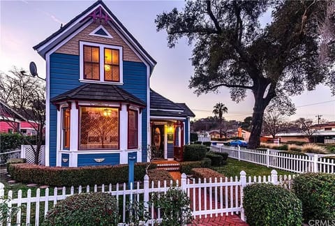 1888 Victorian, just steps from downtown Paso Robles