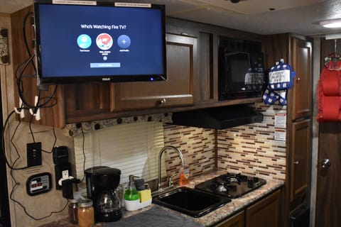 TV can swivel left/right about 90° as well as 45° up/down