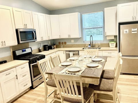 Large kitchen table, with well furnished kitchen