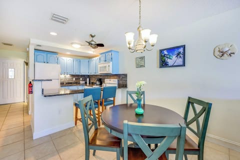Dining Room | Desk | Central Heating & A/C