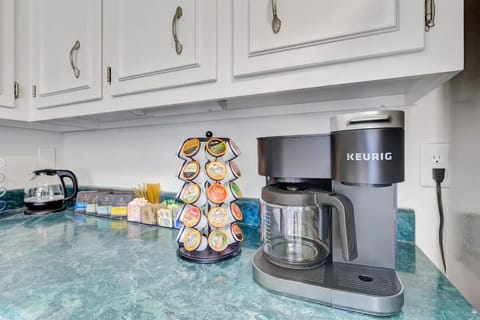 Yes we provide coffee!