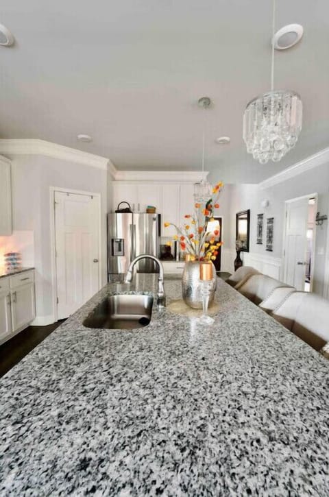 Kitchen / Island front view