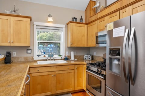 Cook delicious meals for breakfast, lunch, and dinner in this fully equipped kitchen. We suggest grabbing some seafood from a local market.