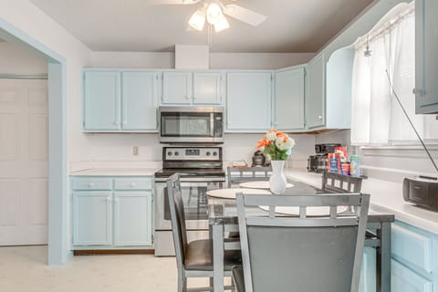 Kitchen | Dishwasher | Dining Area