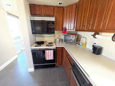 Kitchen (Air-fryer & Toaster Oven)