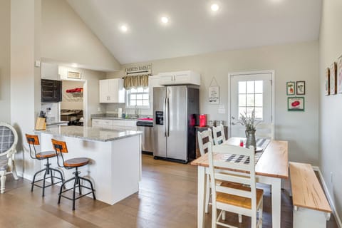 Dining Area | Kitchen