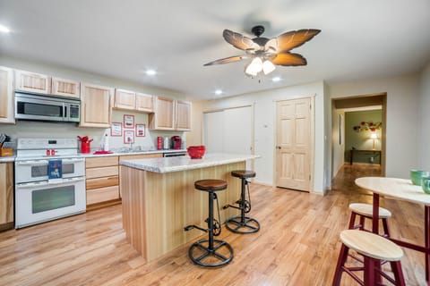 Large, fully equipped kitchen. Check out those counter stools!