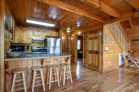 Kick Back Shack's fully equipped kitchen