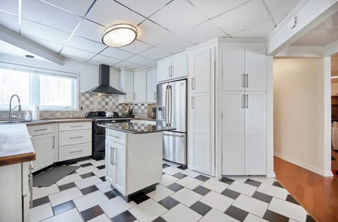 Modern spacious kitchen equipped with all your basic culinary needs-spices, oils, coffee/tea provided for guests