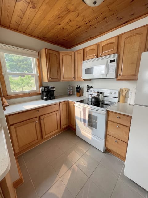 Hamilton FlexBrew for single cups/full pot. Coffee, creamer, syrups, tea & more.