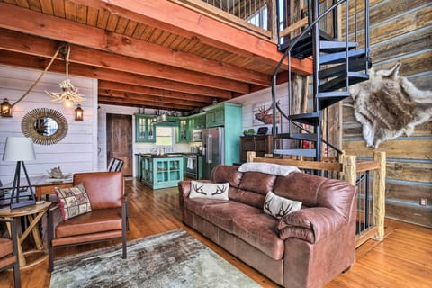 Lewisburg Vacation Rental | 1BR | 3BA | 1,800 Sq Ft | Stairs Required