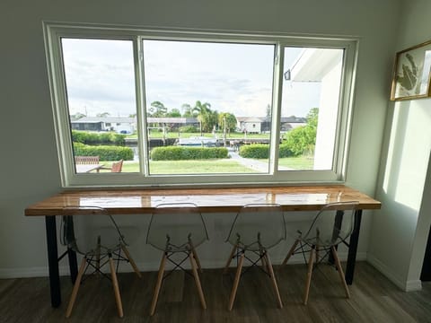 Kitchen Bar- Seats 4