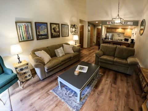 Living Room / Dining