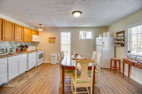 Dining Area | Dishware Provided