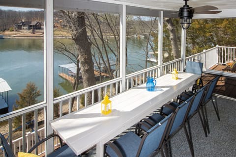 Screened in porch right off of kitchen!