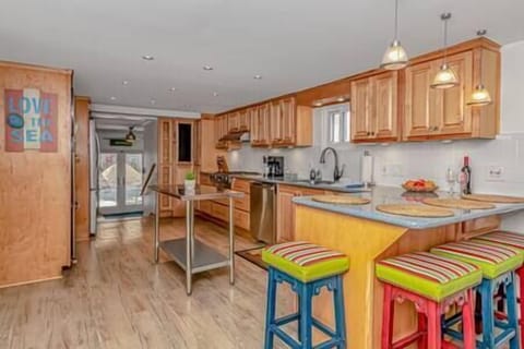 Gourmet kitchen with bar seating for 4!