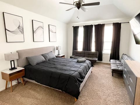 Master Bedroom (1st floor)