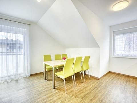 Strandbadstrasse Fewo 7 Abendrot - Ferienwohnungen Petschnig Bed and Breakfast in Villach