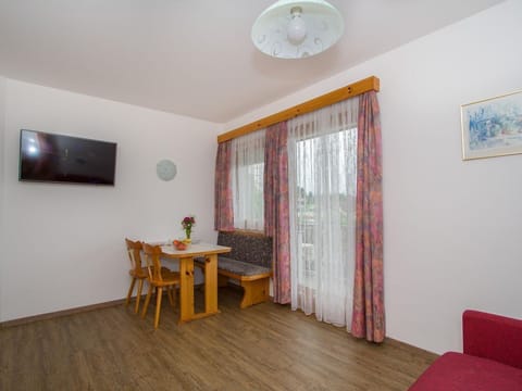 Lupinienweg - Fewo Nr.4 - Ferienwohnungen Petschnig Bed and Breakfast in Villach