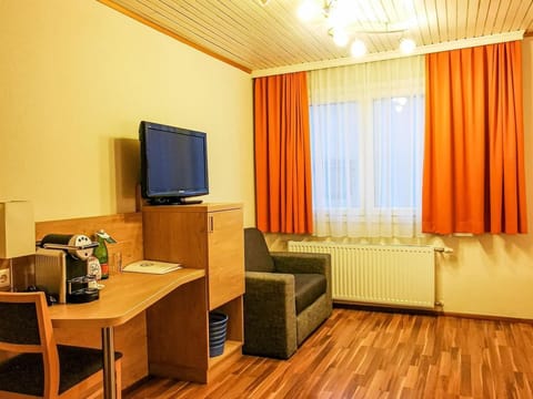 Dreibettzimmer mit Balkon - Hotel Kuchlerwirt Bed and Breakfast in Villach