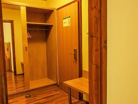 Dreibettzimmer mit Balkon - Hotel Kuchlerwirt Bed and Breakfast in Villach