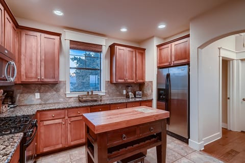 Fully-equipped kitchen for your cooking needs